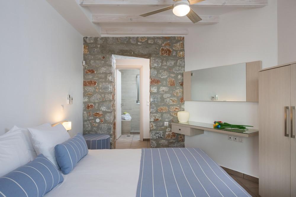 Cedar Bay Beachside Villas Paleochora Buitenkant foto