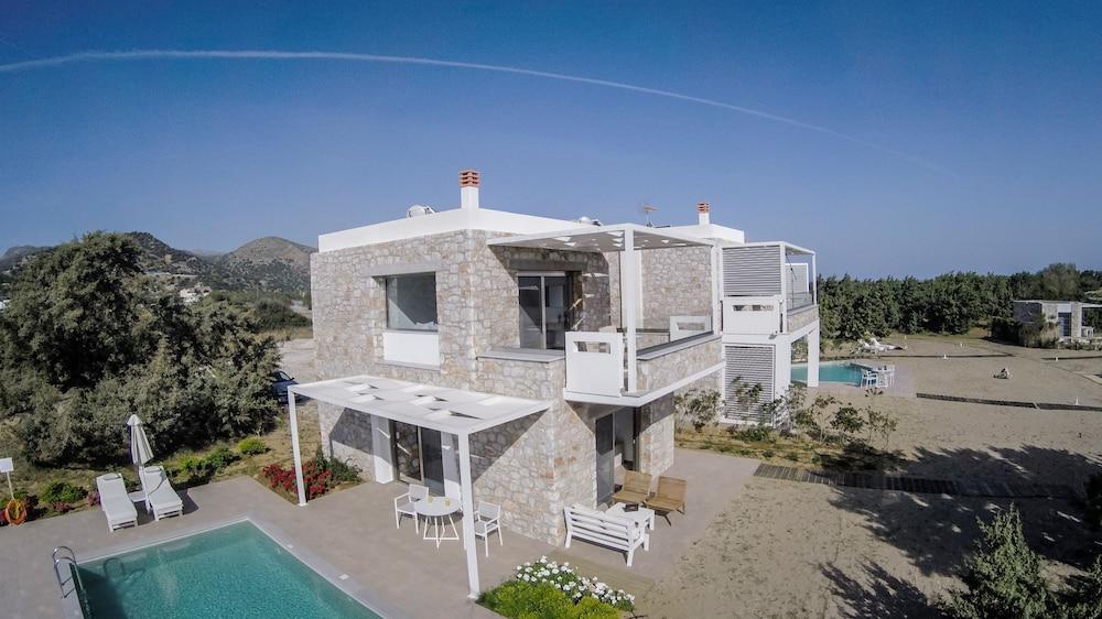 Cedar Bay Beachside Villas Paleochora Buitenkant foto