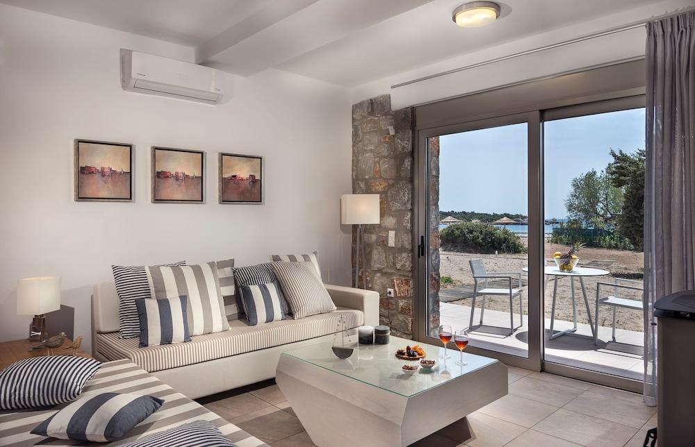 Cedar Bay Beachside Villas Paleochora Buitenkant foto