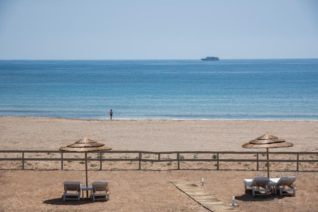 Cedar Bay Beachside Villas Paleochora Buitenkant foto
