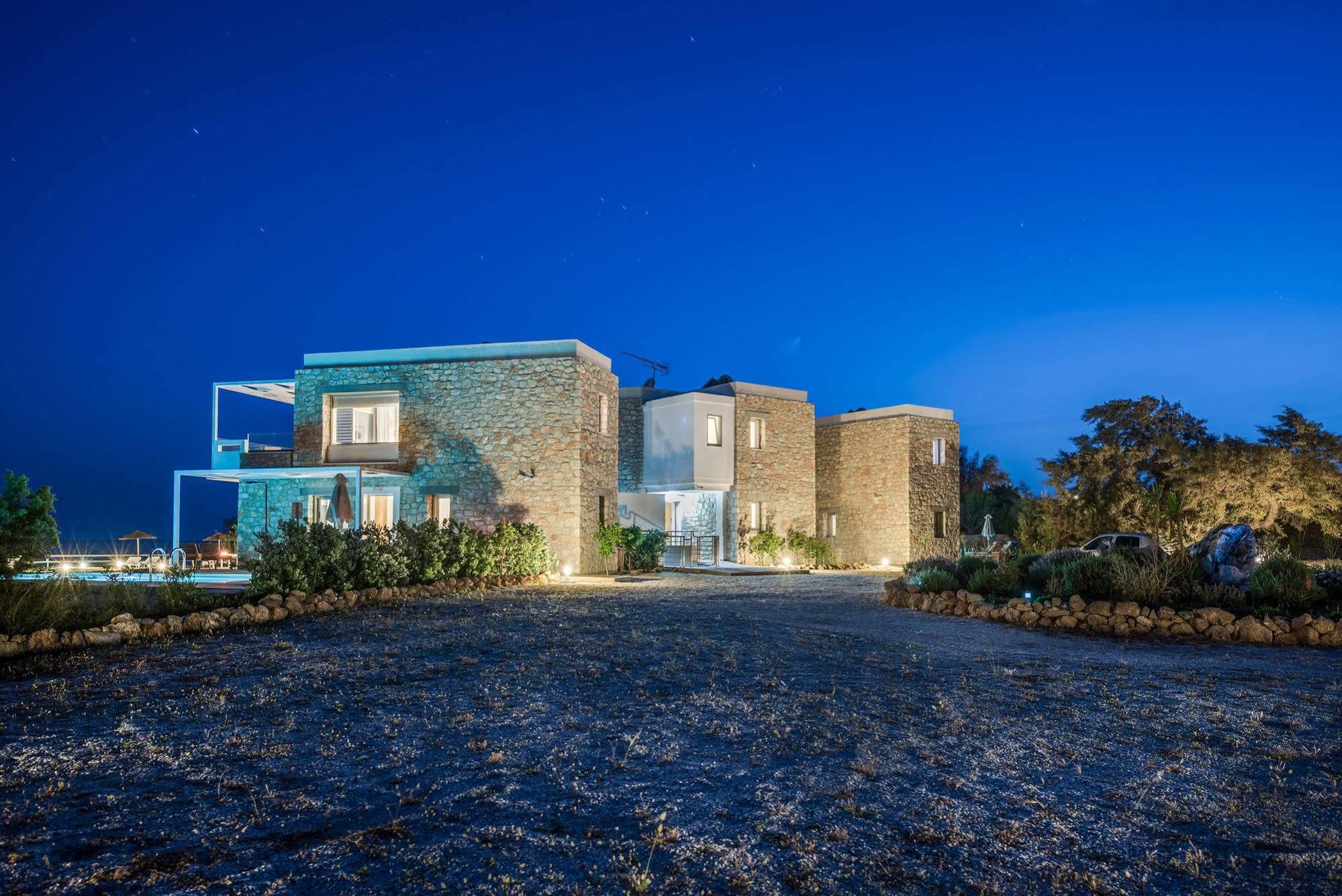 Cedar Bay Beachside Villas Paleochora Buitenkant foto